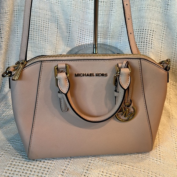Auth Micheal Kors medium Shoulder Bag with removable and adjustable straps - Picture 6 of 11